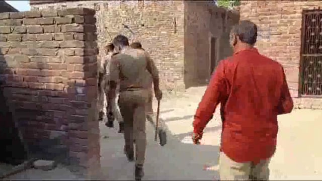 तरबगंज के शीशव में जमीन विवाद को लेकर चले हथगोले की चपेट में आकर पड़ोसी अधेड़ की मौत, पुलिस जांच में जुटी।