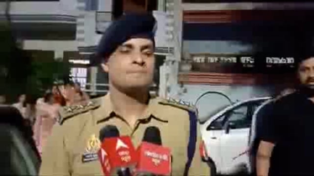 🚨 गाजियाबाद: बहू ने ससुर की बेरहमी से हत्या, क्रिकेट बैट से किया वार 
⚡ गलत तरीके से छूने पर बहू ने किया हमला
📞 किरायेदार ने पुलिस को दी सूचना
🚔 मौके पर पहुंची पुलिस, शव को पोस्टमार्टम के लिए भेजा
🏥 मृतक पाती सिंह स्वास्थ्य एवं परिवार कल्याण मंत्रालय से थे रिटायर्ड
🦠 कोरोना काल में मृतक के बेटे की हो चुकी थी मौत
📍 कविनगर थाना क्षेत्र के गोविंदपुरम का मामला