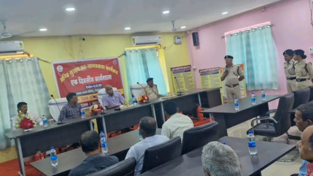 BANKA: महिला रात्रि के समय यात्रा के दौरान किसी संकट में फंस जाती है, तो अग्निशमन केंद्र बांका के नंबरों पर कॉल कर....