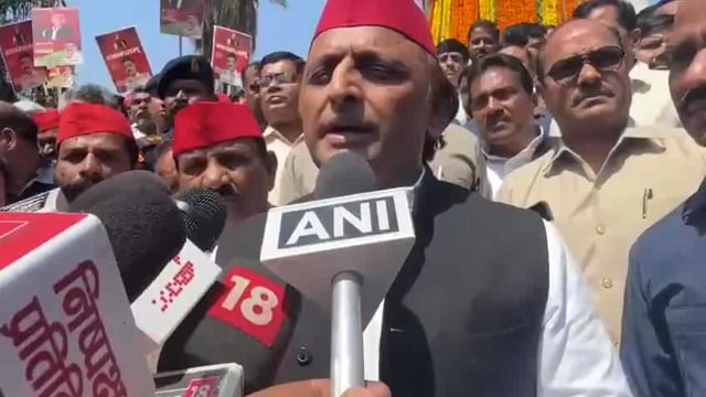 समाजवादी पार्टी के अध्यक्ष अखिलेश यादव ने डॉ. राम मनोहर लोहिया को श्रद्धांजलि अर्पित करते हुए कहा कि डॉ. लोहिया ने हमें सप्त क्रांति का आंदोलन और समाजवादी रास्ता दिखाया। #politics