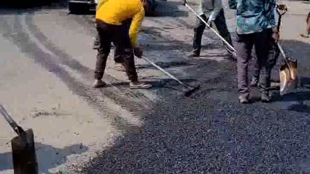 पलिया स्टेशन रोड के नवीनीकरण में मानकों की अनदेखी