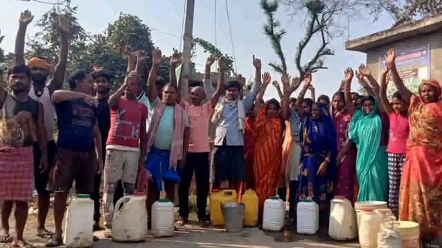 BANKA: पेयजल की समस्या से जूझ रहे सिमानामढ़ी के ग्रामीणों ने विभाग के खिलाफ किया प्रदर्शन