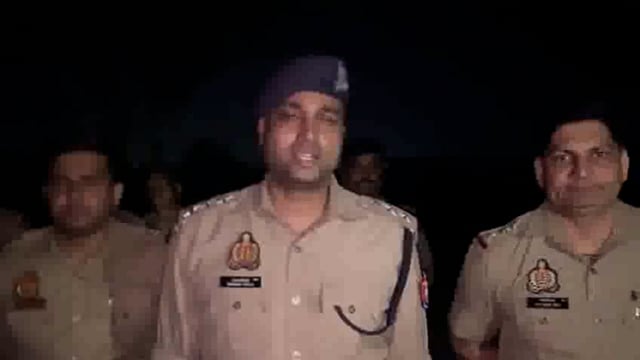 ब्रेकिंग न्यूज़। चेकिंग के दौरान थाना जगदीशपुर पुलिस टीम के साथ बदमाश की मुठभेड़ एसीपी लोहा मंडी मयंक त्याग त्यागी वाइट 