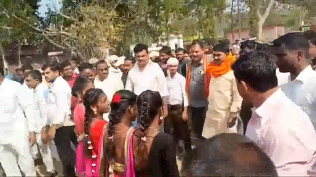 उच्च विद्यालय जिलेबियामोड़ में विधायक कोष से निर्मित भवन का बेलहर विधायक ने किया उद्घाटन, आदिवासी समुदाय के छात्राओं द्वारा भव्य स्वागत