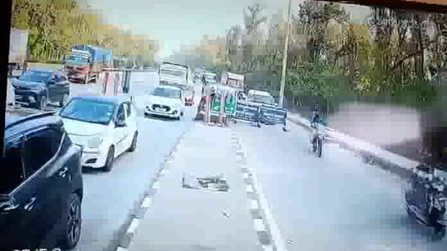 देहरादून के लच्छीवाला टोल प्लाजा पर एक दिल दहला देने वाली दुर्घटना हुई #axident