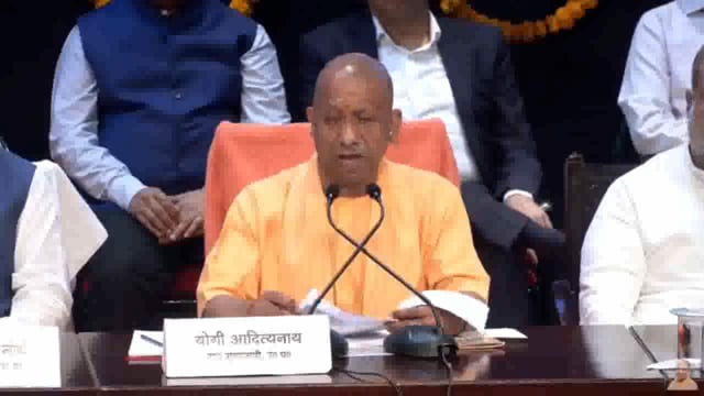 मुख्यमंत्री योगी आदित्यनाथ ने पिछली सरकारों की कार्यप्रणाली पर तंज कसते हुए कहा कि यदि पिछली सरकारों के 22 वर्षों के कार्यकाल की तुलना की जाए, तो उन्होंने जितना गन्ना किसानों के लिए काम किया, उतना हमारी डबल इंजन सरकार ने मात्र 8 वर्षों में किया है।#politics