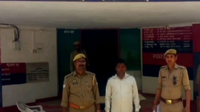 पुलिस अधीक्षक प्रतापगढ़ डॉ अनिल कुमार के कुशल निर्देशन में थाना महेशगंज की पुलिस ने एक वारंटी अभियुक्त को उसके घर सेगिरफ
