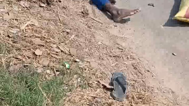 अंबेडकर नगर जिले के जलालपुर थाना क्षेत्र के अंतर्गत कर्बला बाजार के पास दर्दनाक घटना,सीमेंट लदी हुई ट्रॉली ट्रैक्टर का भिड़ंत स्थानीय लोगों के मुताबिक ड्राइवर काफी नशे की हालत में था।