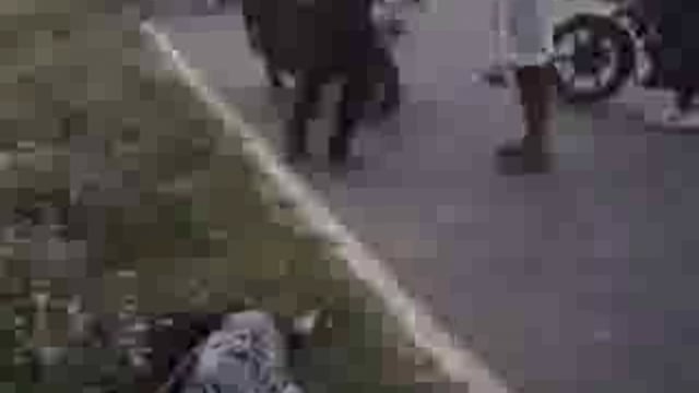 अम्बेडकरनगर: पूर्व सांसद रितेश पांडेय ने पेश की मानवता की मिसाल ❤️🚑

🚨 सड़क हादसे में घायल 2 युवकों को किया अस्पताल पहुंचाया
🕒 काफी देर से सड़क पर तड़प रहे थे दोनों घायल युवक
🚗 क्षेत्र भ्रमण पर निकले पूर्व सांसद रितेश पांडेय ने गाड़ी से पहुंचाया जिला अस्पताल
🎥 मदद करते रितेश पांडेय का वीडियो हुआ वायरल
📍 घटना स्थल: अहिरौली के मिझोड़ा तिवारीपुर मोड़ के पास