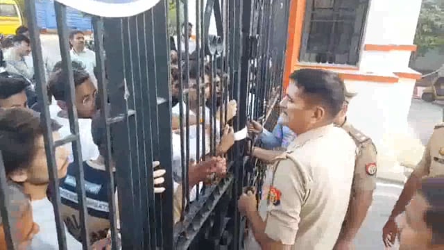  झांसी बुंदेलखंड विश्वविद्यालय के LLB के छात्रों ने विभागाध्यक्ष पर जातिगत टिप्पणी करने का आरोप