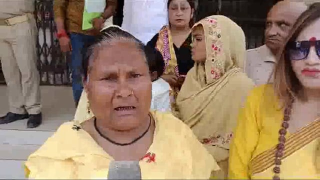 मुस्लिम परिवार की मदद के लिए सशक्त पीली सेना की अध्यक्ष सवाना खंडेलवाल पहुंची