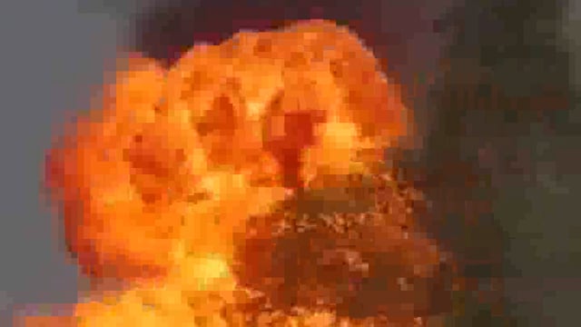 उत्तर प्रदेश : जिला बरेली में गैस सिलेंडर के गोदाम में आग लगी। करीब 400 से ज्यादा सिलेंडर फटे। आधा किलोमीटर दूर तक सिलें