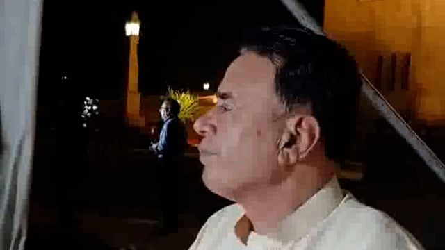 बजट सत्र में तीन विधेयकों को प्रवर समिति में भेजे जाने पर कानून मंत्री जोगाराम पटेल ने बयान देते हुए कहा कि इस फैसले को सरकार का यूटर्न कहना गलत है। उन्होंने कहा कि सरकार खुले दिल से सभी पक्षों और लोगों के सुझाव लेना चाहती है ताकि विधेयकों को बेहतर और संतुलित तरीके से पारित किया जा सके।
कानून#politics