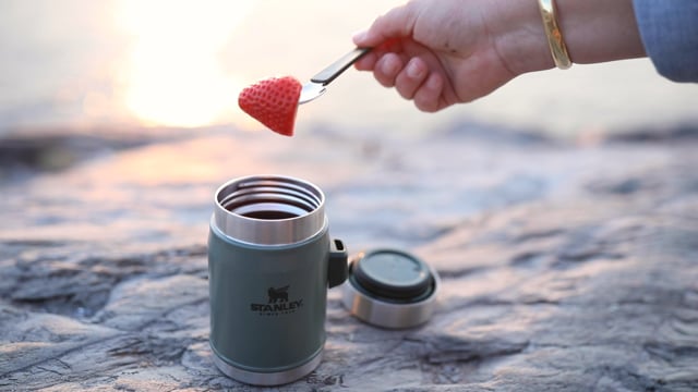 Video av Stanley Legendary 400 ml matburk med spork