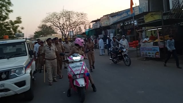 पिंजर पोलीस स्टेशन अंतर्गत महान चौकी येथे कर्तव्यदक्ष अधिकारी गंगाधर दराडे यांनी काढला रूट मार्च 