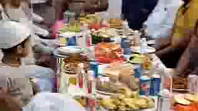 🚨 मेरठ: ज़ाकिर कॉलोनी चौकी में रोजा इफ्तार पार्टी 

📍 मेरठ:
👉 ज़ाकिर कॉलोनी चौकी में इफ्तार पार्टी का वीडियो    वायरल
👉 चौकी इंचार्ज शैलेन्द्र प्रताप ने चौकी में रखी थी रोजा इफ्तार पार्टी
👉 पुलिस कर्मियों ने मेहमानों के लिए कुर्सियां लगाईं
👉 SSP ने 17 मार्च को चौकी का उद्घाटन किया था
👉 यह इफ्तार पार्टी लोहिया नगर थाना क्षेत्र की ज़ाकिर कॉलोनी चौकी में हुई