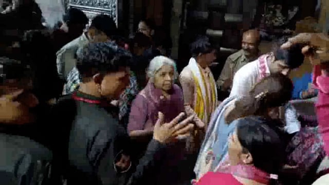 बांके बिहारी जी के दर्शन करने जा रहे है बच्चों के साथ तो हो जाइए सावधान