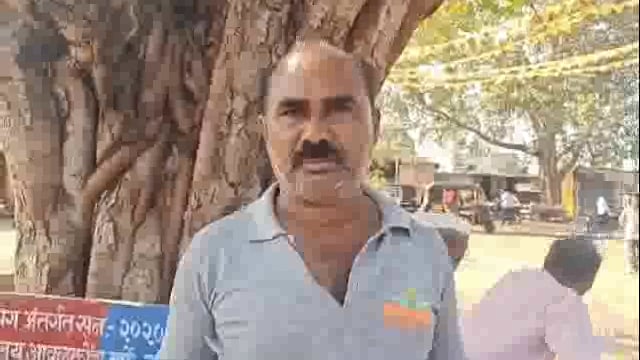 अवलकोंडा येथे ग्रामसेवकाने प्रमाण पत्र देण्यासाठी पैसे घेत असल्याचा नागरिकांचा आरोप