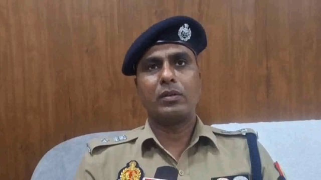 *थाना रानीगंज क्षेत्रान्तर्गत दरियापुर पावर हाउस के पास 01 वाहन द्वारा  अनियंत्रित होकर सड़क किनारे खड़े व्यक्तियों व अन