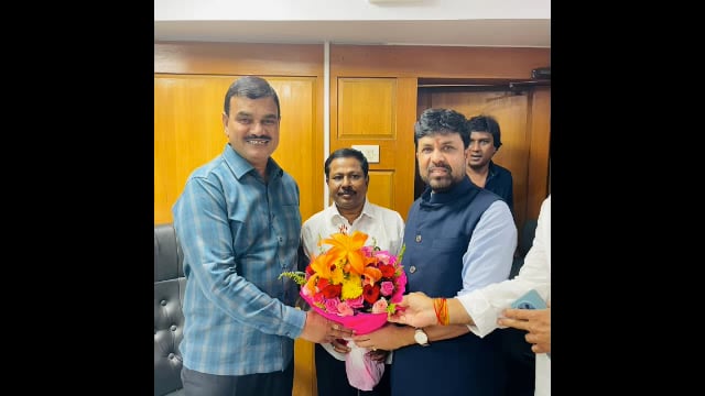 आमदार अण्णा बनसोडे यांची विधानसभा उपाध्यक्षपदी निवड,आमदार संजय बनसोडेकडून अभिनंदन