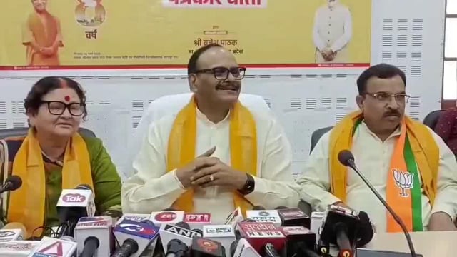 कानपुर में डिप्टी सीएम बृजेश पाठक ने सपा प्रमुख अखिलेश यादव पर हमला बोलते हुए कहा कि 