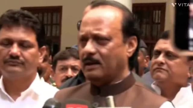 उपमुख्यमंत्री अजित पवार यांच्या उपस्थितीत जिल्हाधिकारी कार्यालयात आज वरीष्ट अधिकारी वर्गासोबत बैठक की नंतर पत्रकारां शी वार्तालाप साधला.