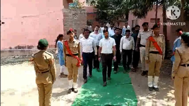 गुरु गोष्ठी में सीएमएस हाई स्कूल शाहपुर पहुंचे जिलाधिकारी। विद्यालयों की समस्याओं से हुए अवगत।