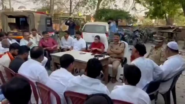 कोंच,शांति समिति की बैठक, सभी धर्मगुरुओं व प्रशासन ने मिलकर की शांतिपूर्ण त्यौहार की अपील