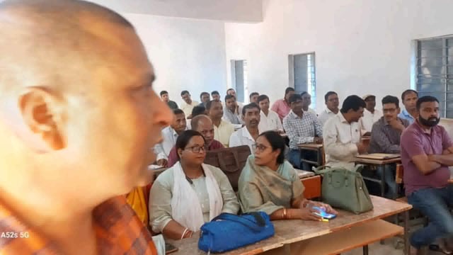 प्राथमिक शिक्षा एवं समग्र शिक्षा को लेकर गुरू गोष्ठी आयोजित 