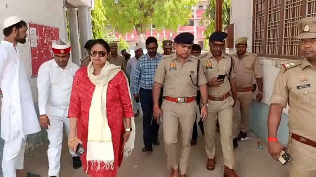 पुलिस अधीक्षक व जिलाधिकारी ने त्योहारों के मध्य नजर किया रूट मार्च