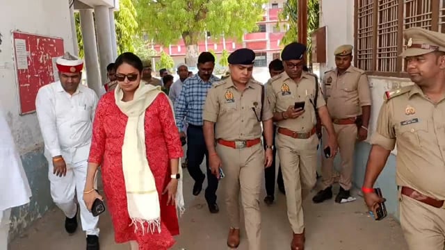 पुलिस अधीक्षक व जिलाधिकारी ने त्योहारों के मध्य नजर किया रूट मार्च