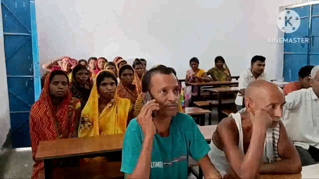 उत्क्रमित मध्य विद्यालय शाहपुर को पीएम श्री विद्यालय आदर्श इंटर स्कूल  में विलय नहीं करने का ग्रामीणों ने किया मांग