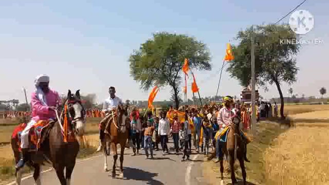 बाबू टोला भलुहार में श्रीमद् भागवत कथा महापुराण को लेकर 701 कलश के साथ निकाली गई भव्य कलश शोभायात्रा।