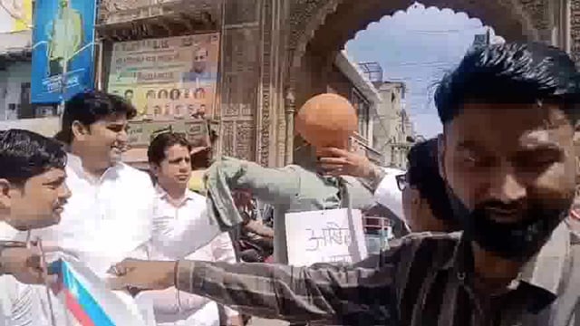 विश्व हिंदू परिषद और बजरंग दल ने फूका अखिलेश यादव का पुतला