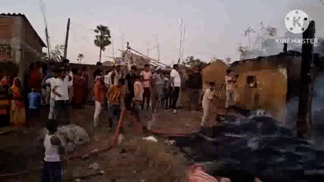 ढोढरा जनकपुर गांव में भीषण आग लगने से दो घर जलकर खाक।10 लाख की संपत्ति का हुआ नुकसान।