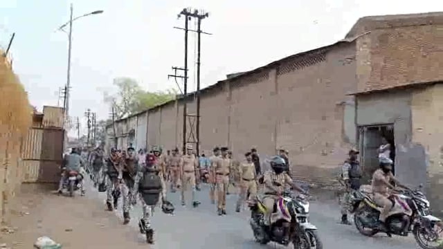 आगामी सण उत्सव बघता शहरात पोलिसांचा रूट मार्च #police 