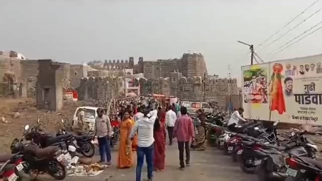 उदागीर बाबांच्या मंदिरात दर्शनासाठी भाविकांच्या रांगा