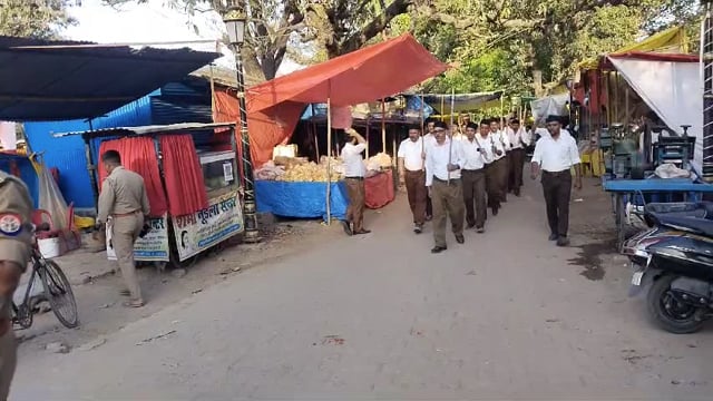संग्रामपुर ब्लॉक मुख्यालय पर आरएसएस ने नव वर्ष परपथ संचलन का आयोजन किया मां कालिकाधाम में किया भ्रमण राजेश शुक्ला रबी थे