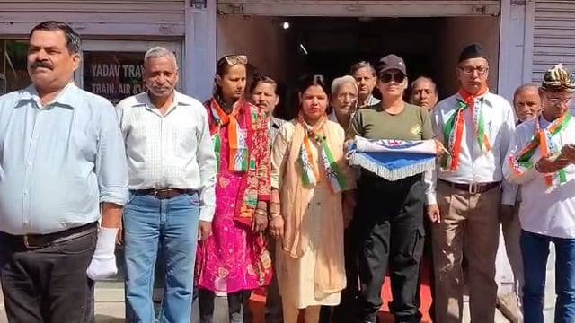 आगरा क्षेत्र के खेड़िया मोड़ स्थित तिरंगा सेल्फी पॉइंट पर ध्वजा रोहण कार्यक्रम गठित किया गया