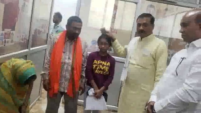 जिला पंचायत अध्यक्ष राजेश अग्रहरी ने नवरात्र को लड़की को पढ़ने केलिए तथा इलाज के लिए हजारों रुपए की सहायता दिया 