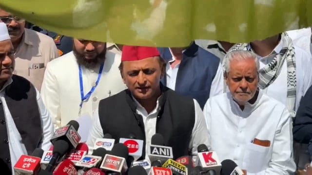 समाजवादी पार्टी के प्रमुख अखिलेश यादव ने उत्तर प्रदेश की विविधता और एकता को सराहा। उन्होंने कहा, 