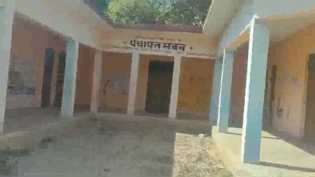 बढ़ ईपुर गांव में बना पंचायत घर में बिजली नहीं सफाई व्यवस्था ध्वस्त दो नलगन्दा पानी दे रहे ग्रामीणों ने की कार्रवाई मांग