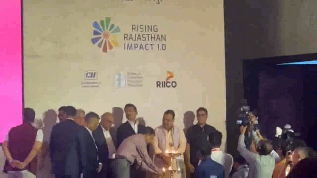 क्लार्क आमेर में निवेश उत्सव का आयोजन किया गया, जिसमें राइजिंग राजस्थान इम्पैक्ट 1.0 मीट की शुरुआत की गई। कार्यक्रम का उद्घाटन मुख्यमंत्री भजनलाल शर्मा ने दीप प्रज्वलन कर किया। इस समारोह में राज्य के विभिन्न क्षेत्रों से जुड़ी महत्वपूर्ण चर्चाएं#politics
