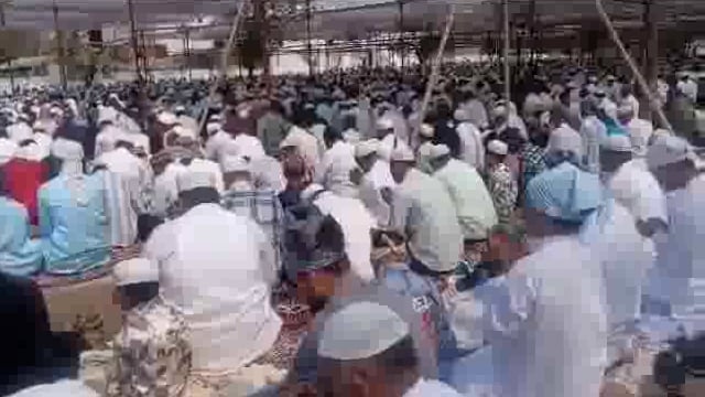 ईदगाह मैदानावर मुस्लिम बांधवांकडून रमजान ईदची सामूहिक नमाज पठण