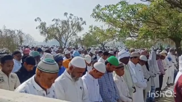 ईदगाहों में अकीकद से अदा की गई नमाज सभी के लिए सुख समृद्धि के लिए मांगी गई दुआ, चप्पे चप्पे पर पुलिस रही अलर्ट