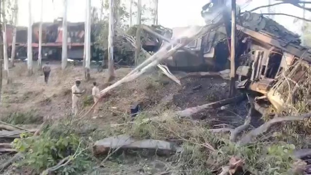 झारखंड: साहिबगंज में मालगाड़ी की टक्कर, लोको पायलट की मौत, 4 CISF जवान घायल #accident