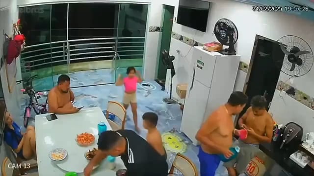 ब्राज़ील में दुखद घटना: बिजली के तार से करंट लगने से 7 वर्षीय बच्ची की मौत #International