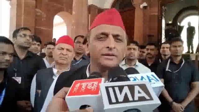 समाजवादी पार्टी के प्रमुख अखिलेश यादव ने भा.ज.पा.पर आरोप लगाते हुए कहा कि पार्टी की नीतियों के कारण देश में आतंकवाद बढ़ रहा है।#politics