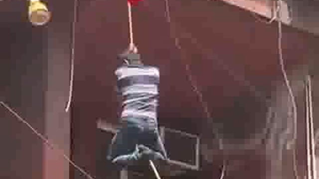 नोएडा सेक्टर 18 की एक बिल्डिंग में लगी भीषण आग, लोगों ने कूदकर बचाई जान #fair