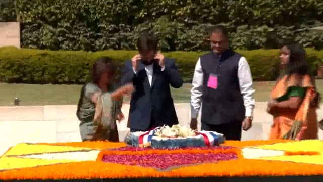 चिली के राष्ट्रपति गेब्रियल बोरिक फॉन्ट ने राजघाट स्थित महात्मा गांधी की समाधि पर श्रद्धांजलि अर्पित की #International